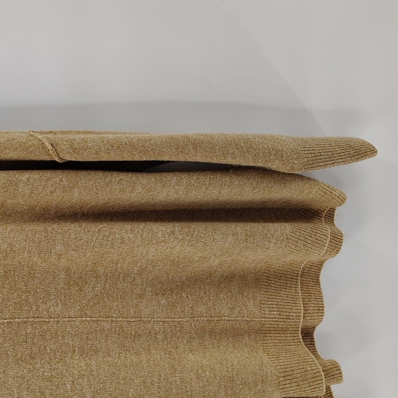 Vince Camuto Tan Pullover Sweater Size Large Relaxed Fit Long Sleeve Middle Seam - Picture 3 of 7